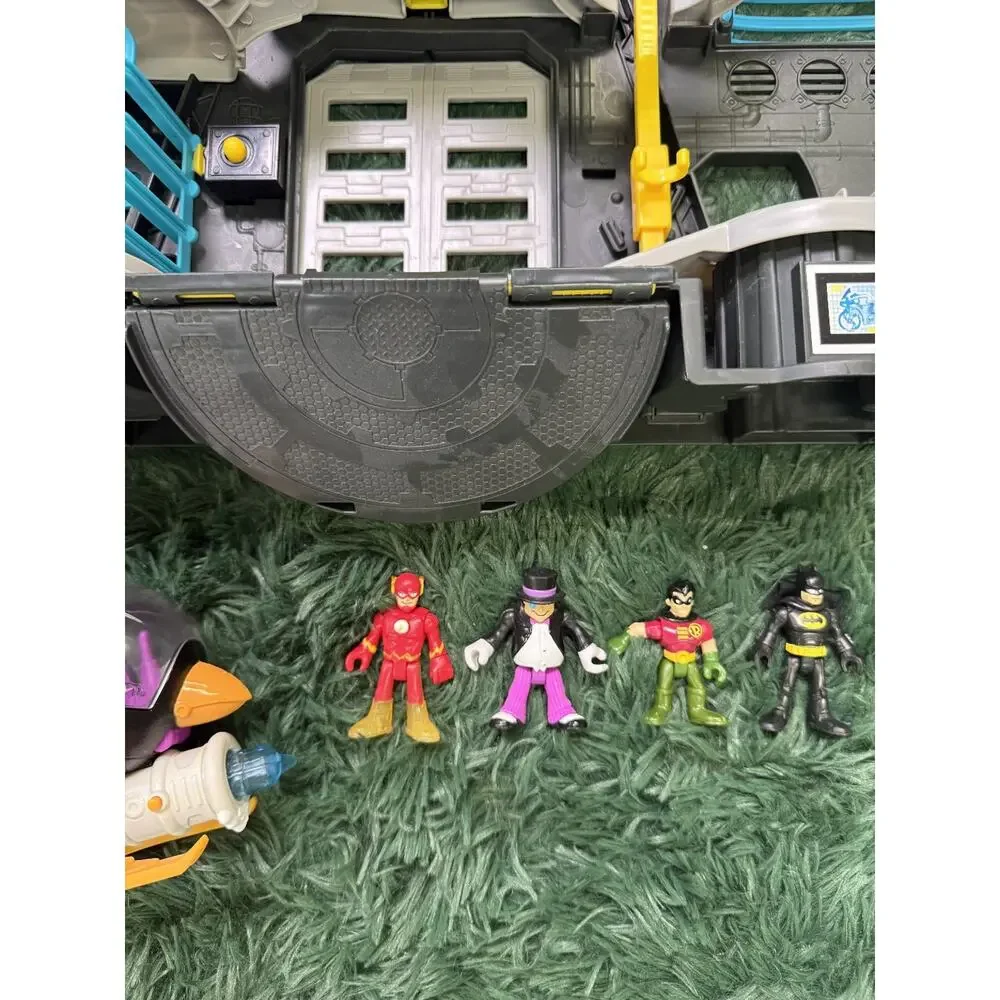 Fisher-Price Imaginext DC Super Friends Batcave Playset & 5 Figures, Penguin Jet